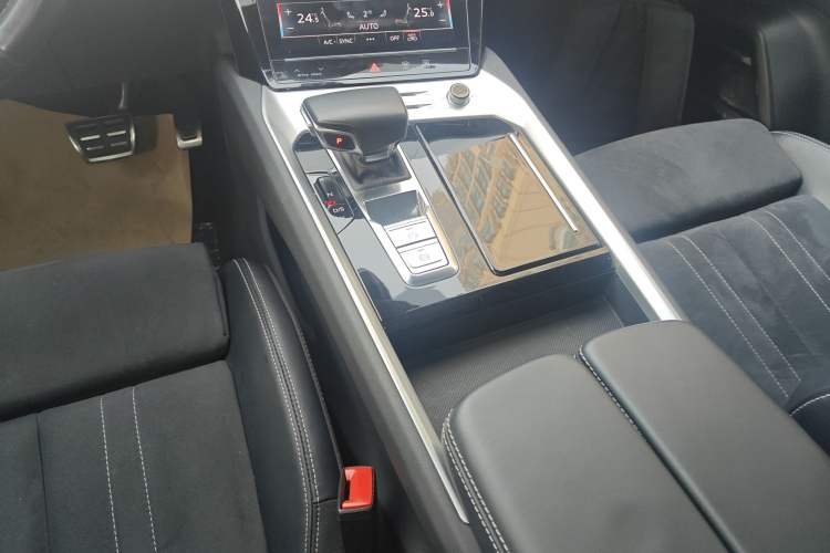 Used Audi Q6 2023 40 TFSI quattro Guanyun Edition Light Riding Package
