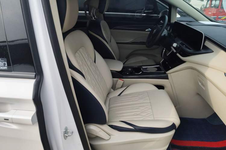 Used Buick GL8 2022 ES Landtrek 653T Comfort Edition