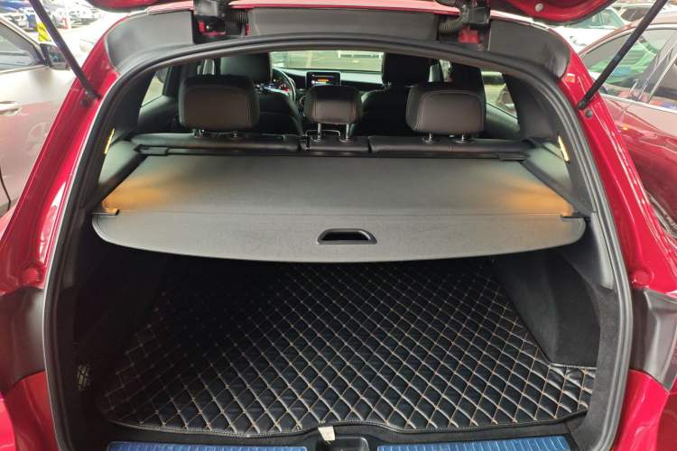 Used Mercedes-Benz GLC 2017 GLC 260 4MATIC Luxury Model