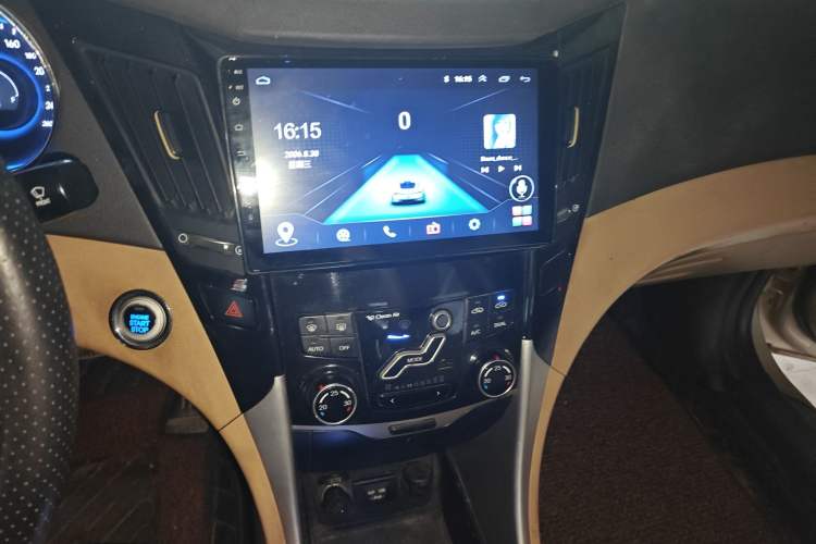 Used Hyundai Sonata 2011 2.0L Automatic Luxury Edition Audio And AC Panel