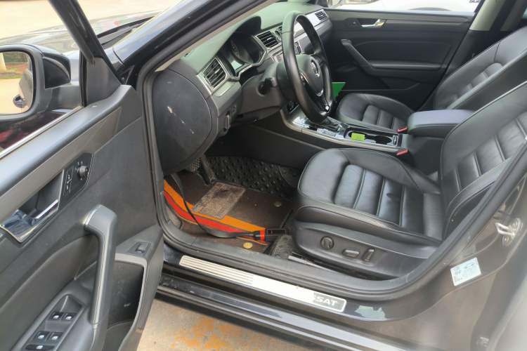 Used Volkswagen Passat 2017 330TSI DSG Luxury Edition Driver Seat