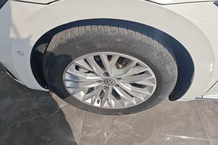 Used Volkswagen FAW-Volkswagen CC 2019 330TSI Glamour Edition China VI Left Front Wheel Hub