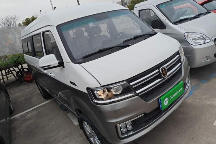 Used Jinbei New Hiace S 2021 1.5L Business-Class Central Air-Conditioned Coach China VI Standard SWC15M Front Right 45 Deg