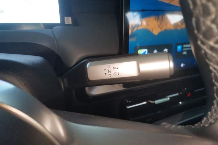 Used AION Y 2023 Plus 510 Smart Edition Gear Lever