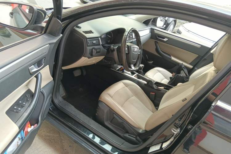 Used Qoros 3 2014 Sedan 1.6L Automatic Zhiyue Model Driver Seat