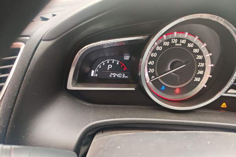 Used Mazda Mazda 3 Axela 2016 Sedan 1.5L Automatic Luxury Model