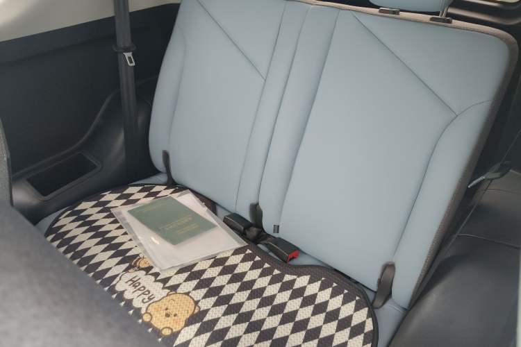 Used Chery Little Ant 2022 Revised Version Sweet Pink Edition Half-Sugar Version Lithium Iron Phosphate 30.7 kWh 30 kW 301 km Left Rear Seat