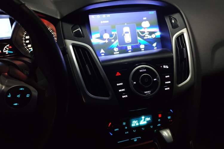 Used Ford Focus 2012 Hatchback 2.0L Automatic Luxury Sport Model
