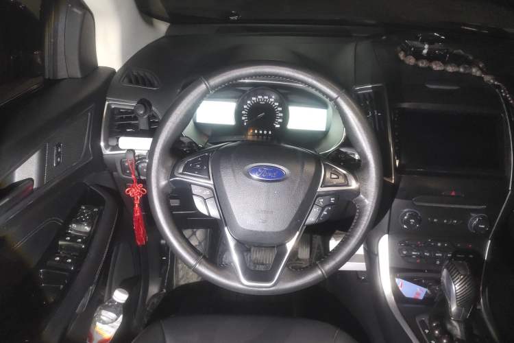 Used Ford Edge 2015 2.0T GTDi 4x4 High-Grade Model Steering Wheel