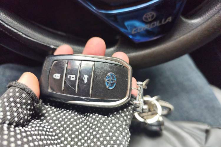 Used Toyota Corolla 2016 Dual-Engine 1.8L E-CVT Pioneer Edition