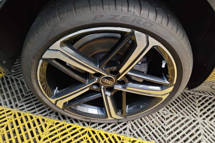 Used Audi A4L 2024 40 TFSI Luxury Dynamic Edition Right Rear Wheel Hub