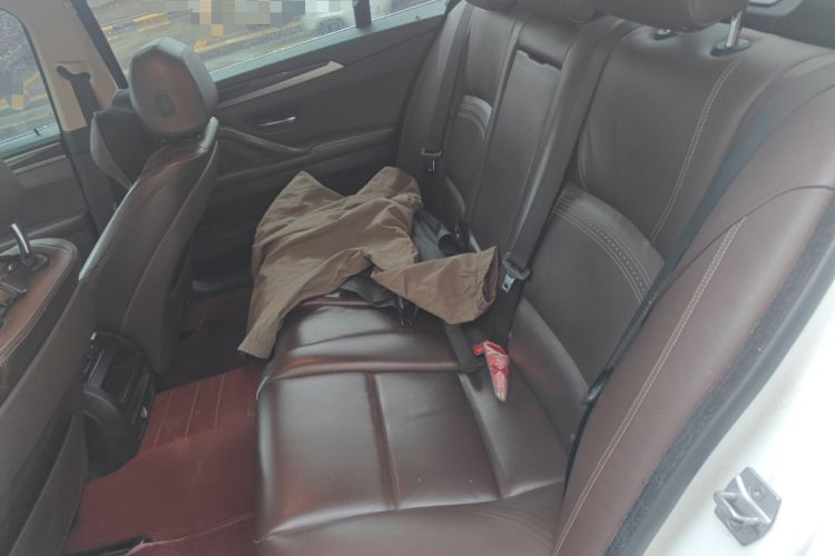 Used BMW 5 Series 2017 525Li Luxury Design Package Left Rear Seat