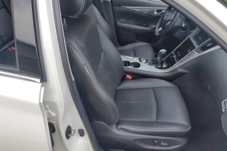 Used Infiniti Q50L 2016 2.0T Enjoyment Edition
