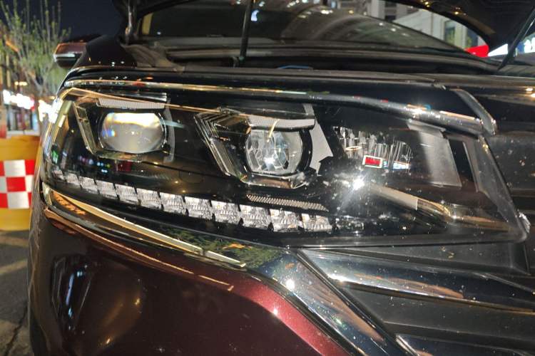 Used Volkswagen Viloran 2020 330TSI Luxury Edition Right Front Headlight