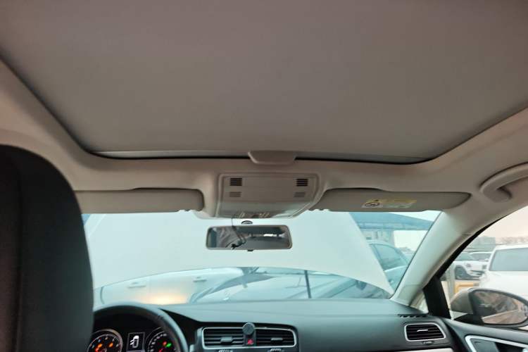 Used Volkswagen Golf 2018 230TSI Automatic Comfort Model Headliner