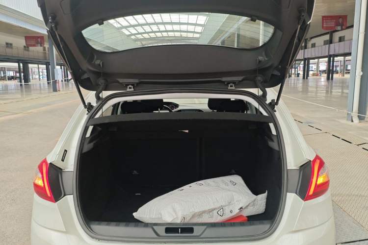 Used Peugeot 308S 2015 1.2T Automatic Jingchi Edition Trunk