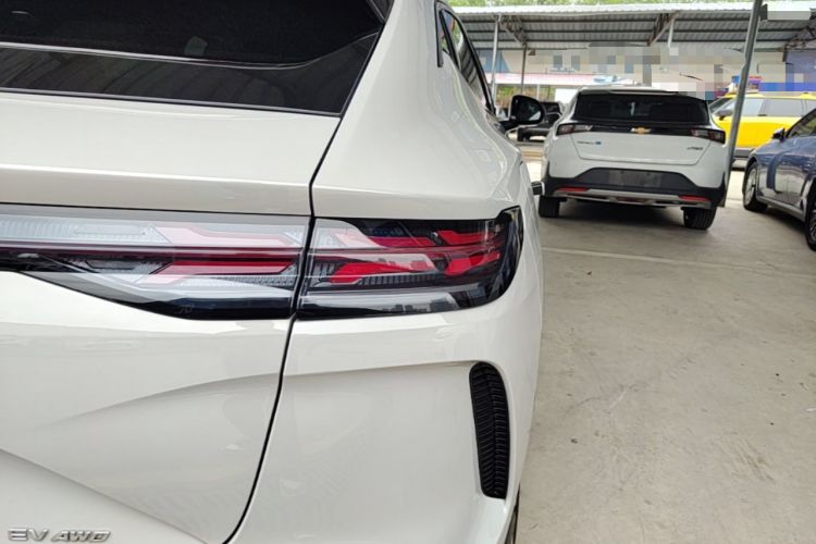 Used Denza N7 2025 630 All-Wheel Drive Intelligent Driving Dual-Laser Flagship Edition Right Rear Taillight