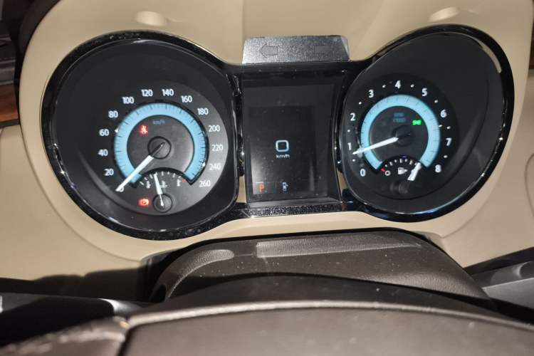 Used Buick LaCrosse 2011 2.4L SIDI Luxury Edition Odometer Close Up