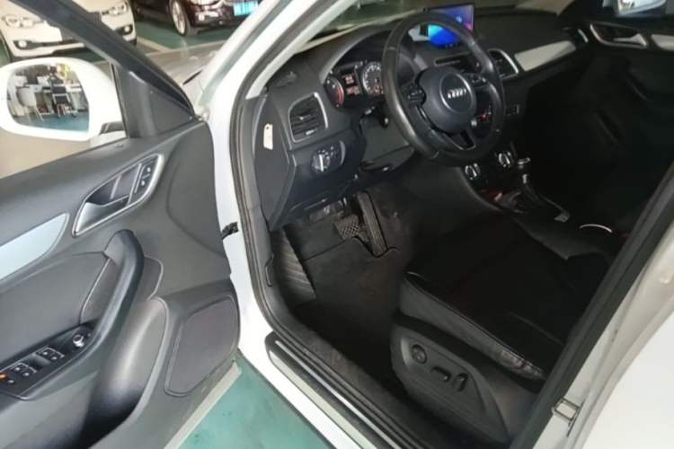 Used Audi Q3 2015 35 TFSI Comfort Model
