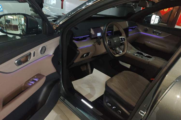 Used Chery Tiggo 8 PLUS 2025 290TGDI DCT Prestige 5-Seater
