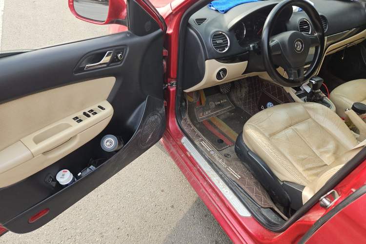 Used Volkswagen Lavida 2011 1.6L Automatic Premium Edition Driver Seat