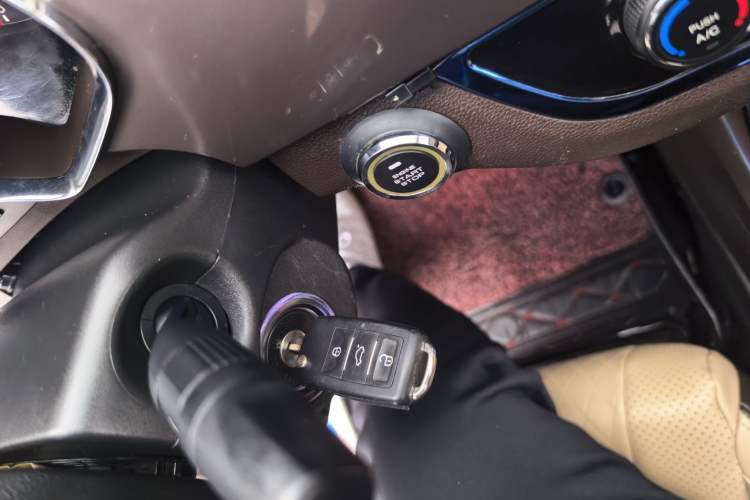 Used Baojun 310W 2017 1.5L Manual Fashion Model China V
