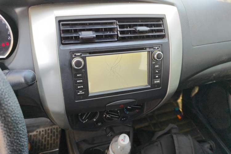 Used Nissan Livina 2013 1.6XE CVT Comfort Edition Audio And AC Panel