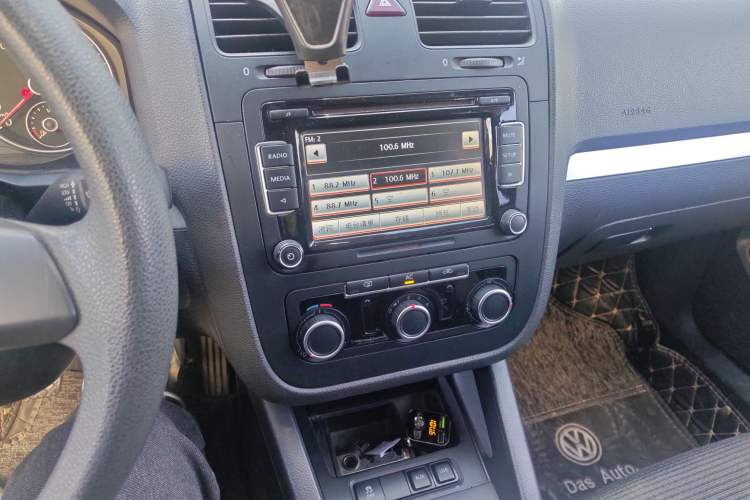 Used Volkswagen Sagitar 2011 1.6L Manual Comfort Version
