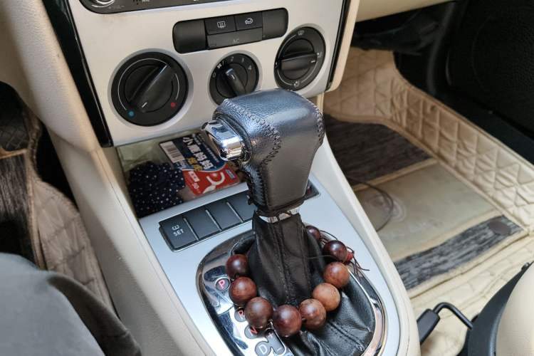 Used Volkswagen Lavida 2011 1.6L Automatic Premium Edition Gear Lever