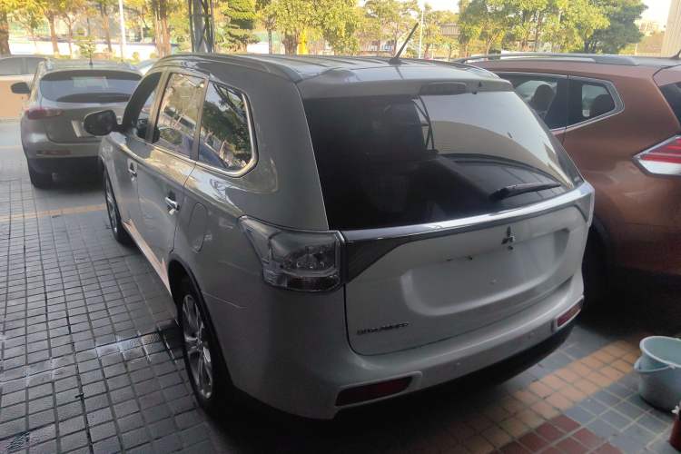 Used Mitsubishi Outlander 2014 2.4L 4x4 Deluxe Value Edition 5 Seats