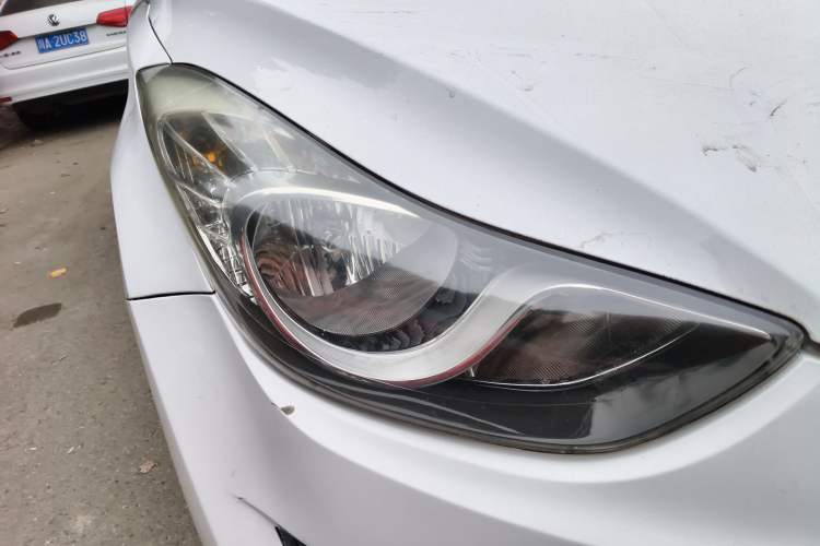 Used Hyundai Elantra (5th Generation / Langdong) 2015 1.6L Manual Leading Model Right Front Headlight