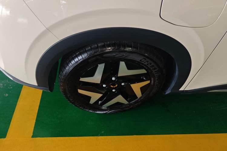 Used Wuling Bingo S 2025 Model 430km Flagship Edition Left Front Wheel Hub