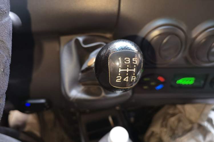 Used Iveco Power Daily 2012 2.5T-A32 Base Version Gear Lever