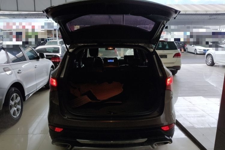 Used Hyundai Santa Fe 2015 2.4L Automatic Two-Wheel Drive Smart Version 5 Seats
