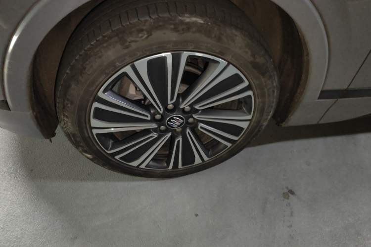 Used Buick E5 2023 Zhenxiang Standard Range Edition Right Front Wheel Hub