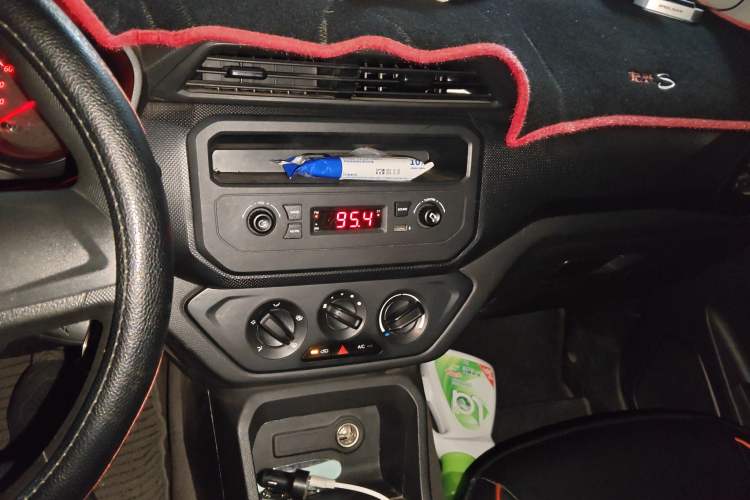 Used Wuling Hongguang 2019 1.5L S Basic Version China VI Standard LAR