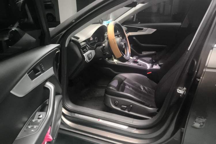 Used Audi A4L 2018 30th Anniversary Edition 40 TFSI Fashion Model
