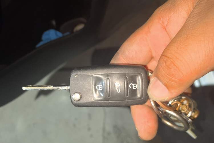 Used Volkswagen Jetta 2013 1.6L Automatic Fashion Model Vehicle Key