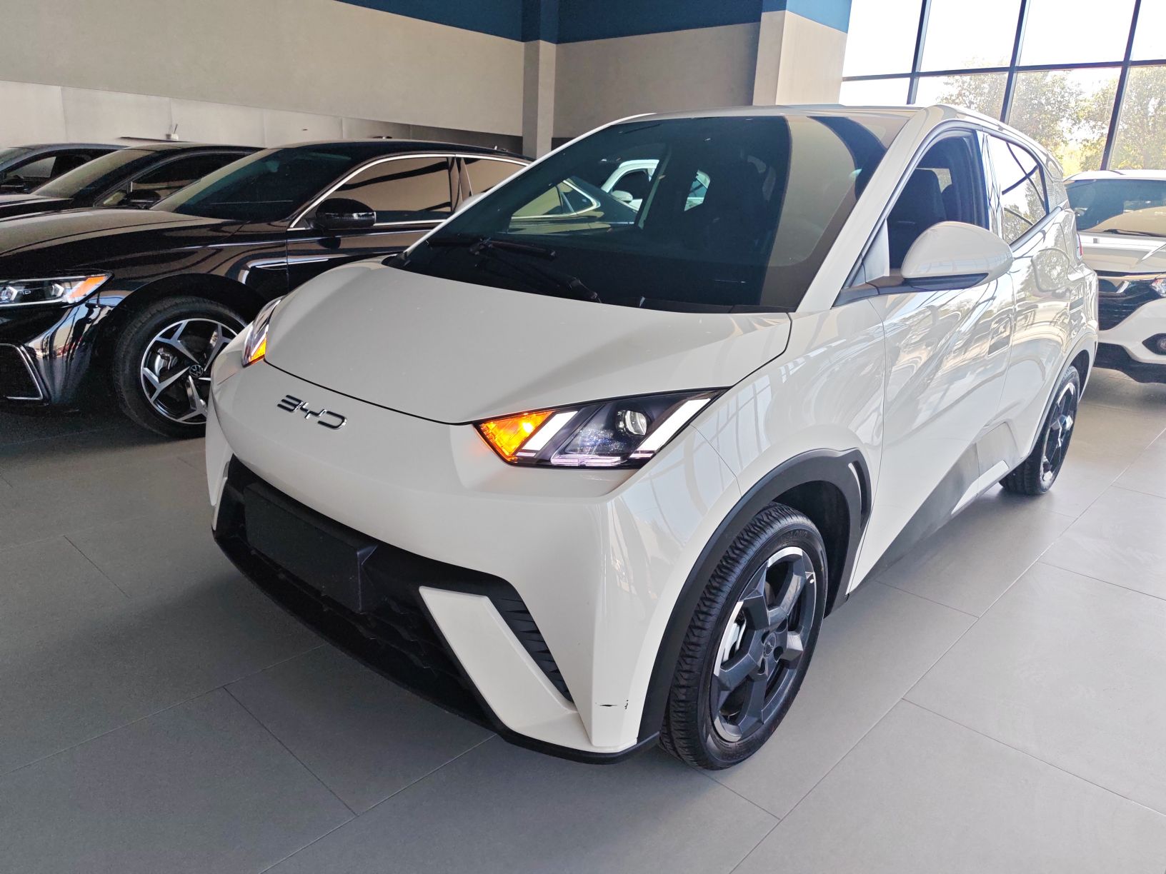 Под передней частью автомобиля