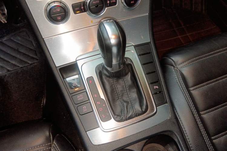 Used Volkswagen FAW-Volkswagen CC 2016 1.8TSI Prestige Model Gear Lever