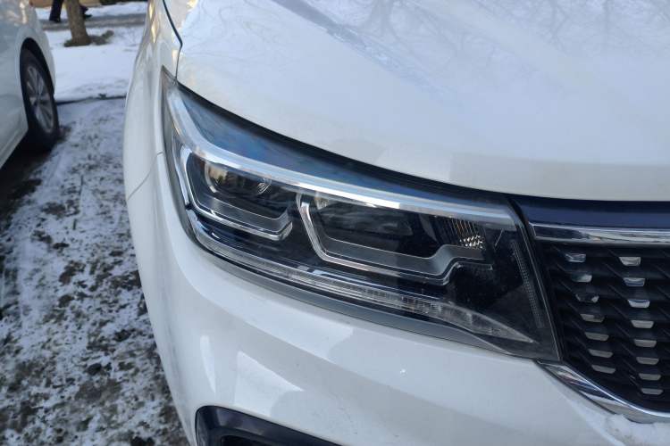 Used FORTHING Joyear X5 2017 Enjoy Series 1.6L CVT Luxury Model
