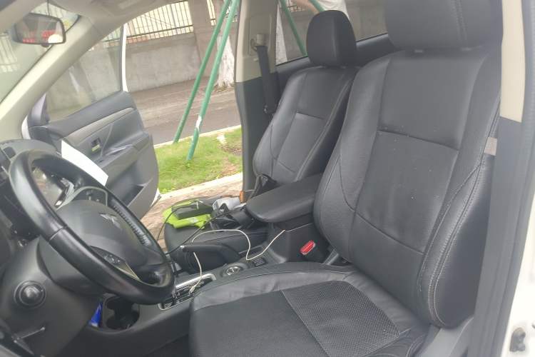 Used Mitsubishi Outlander 2014 2.4L 4x4 Deluxe Value Edition 5 Seats
