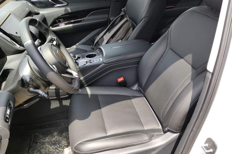 Used Hongqi HS3 PHEV 2025 Model PHEV 117km Jingwei PLUS Edition