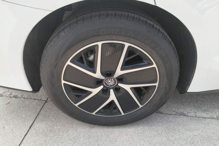 Used BYD Qin L 2025 DM-i Smart Drive 120KM Superior Model
