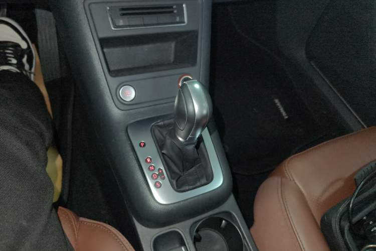 Used Volkswagen Tiguan 2015 1.8TSI Automatic Two-Wheel Drive Luxury Model Gear Lever