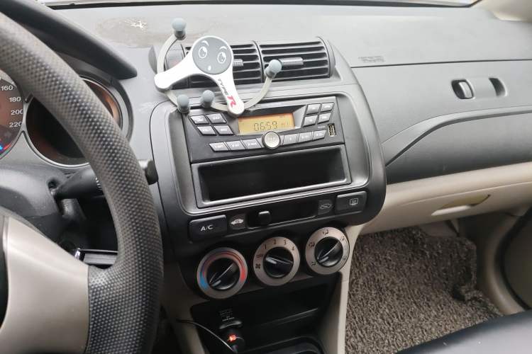 Used Everus S1 2014 1.3L Manual Comfort Edition