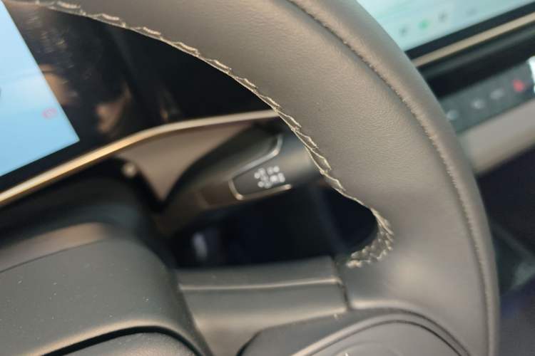 Used Hongqi EH7 2025 640 All-Wheel Drive Smart Selection Edition Gear Lever