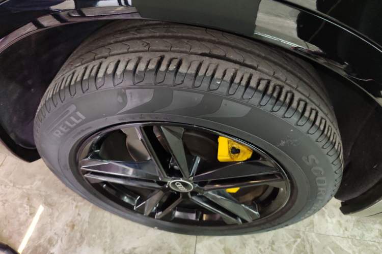 Used Audi Q5L 2022 40T Fashionable and Dynamic Model Left Front Wheel Hub