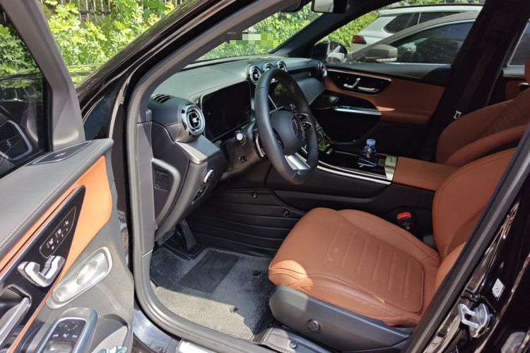 Used Mercedes-Benz GLC 2024 Facelifted GLC 260 L 4MATIC Luxury Version 5 Seats