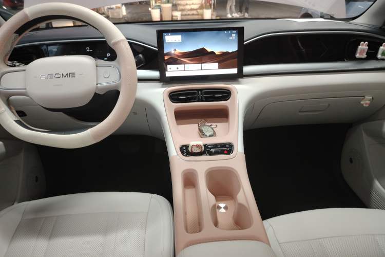 Used Geely Galaxy Geome 2025 310km Youth Edition Center Console